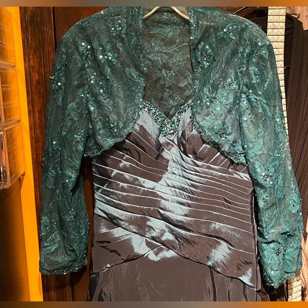 Women size 10 formal dress tag price$800 offers a $steal for what youre getting - Picture 8 of 14